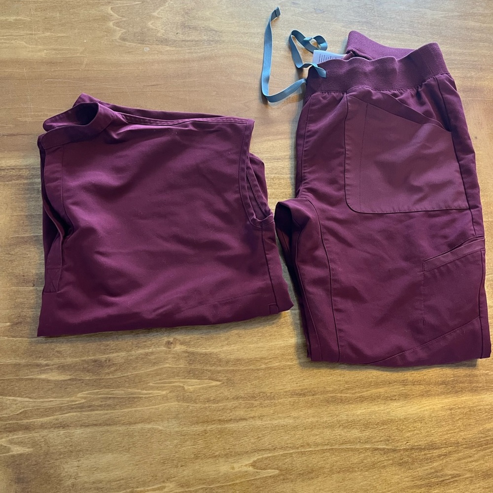 Figs Burgundy Scrub Set